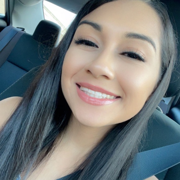 Meet your Posher, Anna - Picture 1 of 3